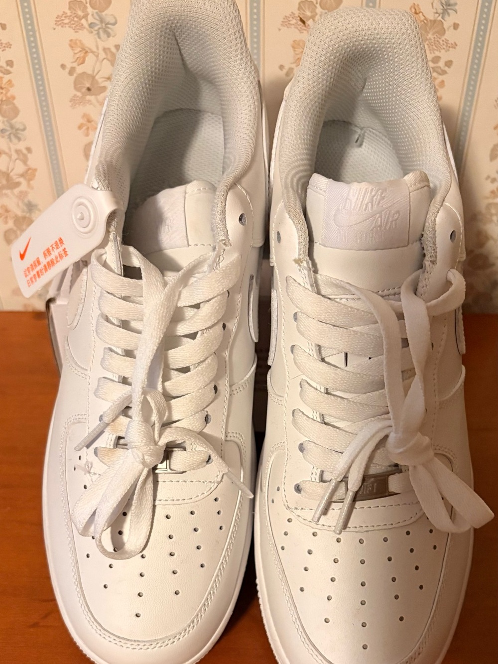 Nike Men’s White Leather Low-Top Sneakers